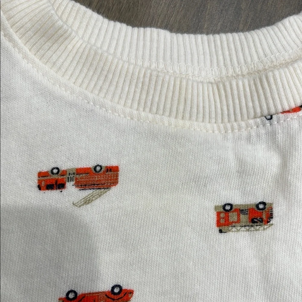 Old Navy 2T Long Sleeve 2pc Shirt Set (Gray,fire truck print)